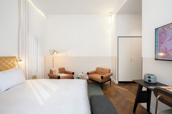 Room 16 of 53