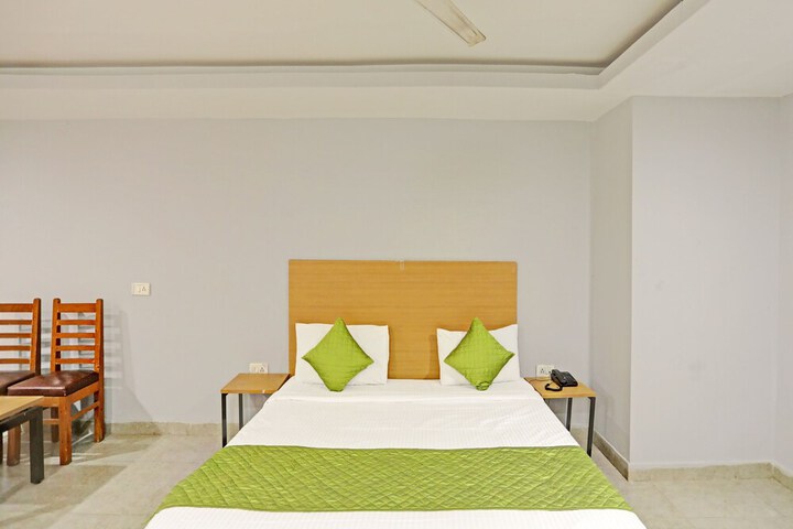 Room 13 of 19