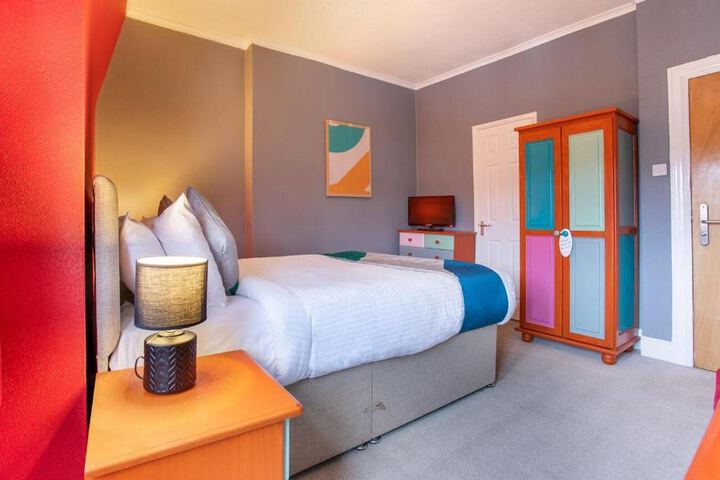 Room 10 of 43