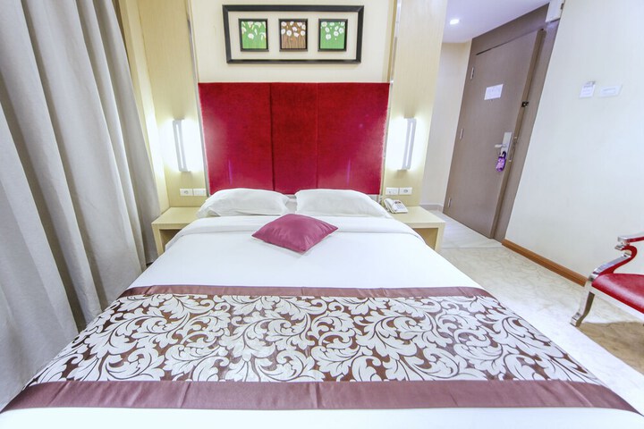 Room 3 of 64
