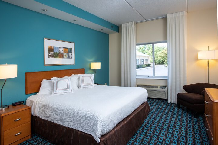 1 King Bed (2 of 11)