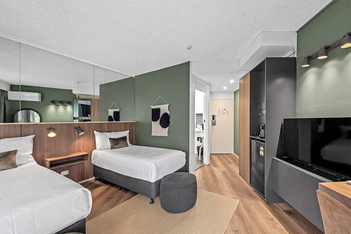 Room 16 of 34
