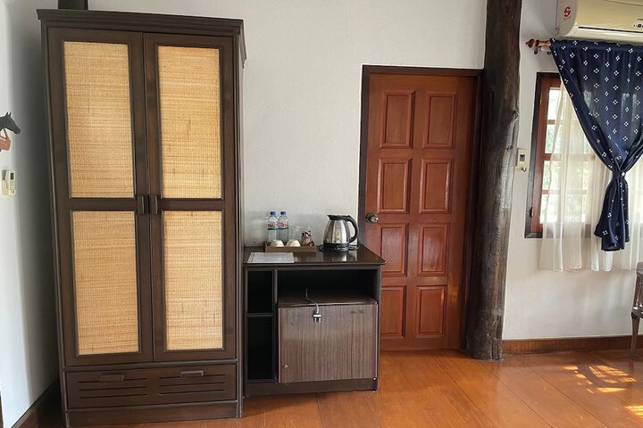 Room 6 of 53