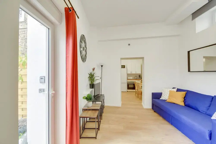 Room 4 of 17