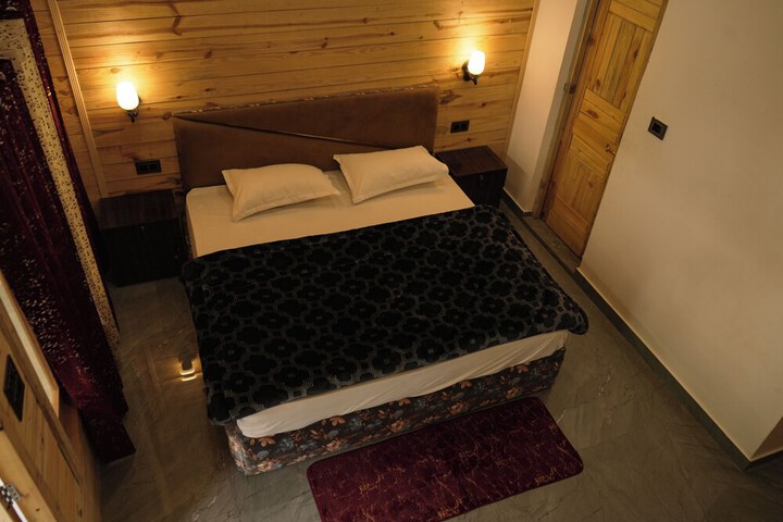 Room 16 of 69