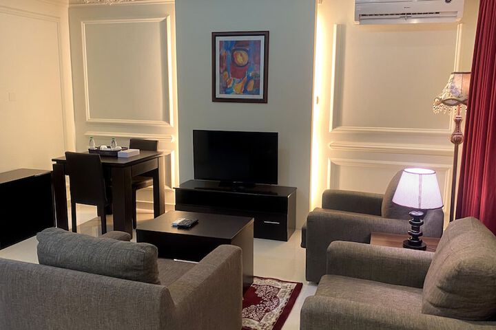 Room 18 of 28