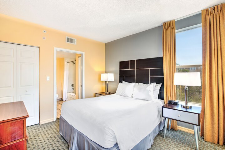 Room 18 of 195