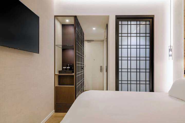 Room 13 of 63