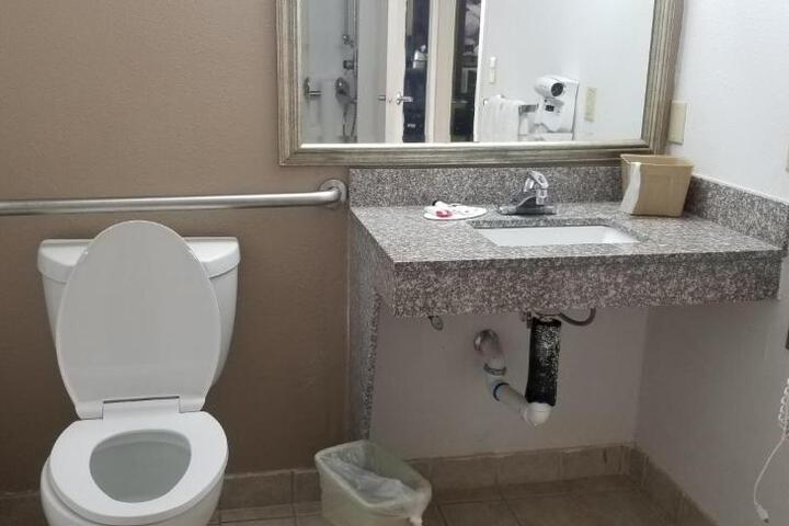 Standard Room, King or Two Doubles (2 of 12)