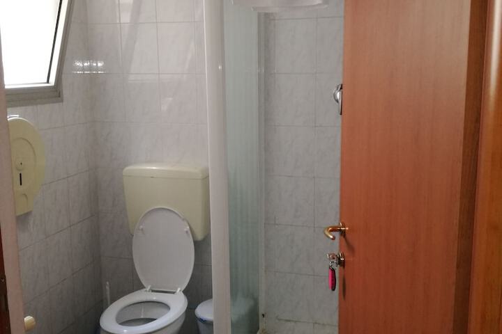 Room 47 of 60