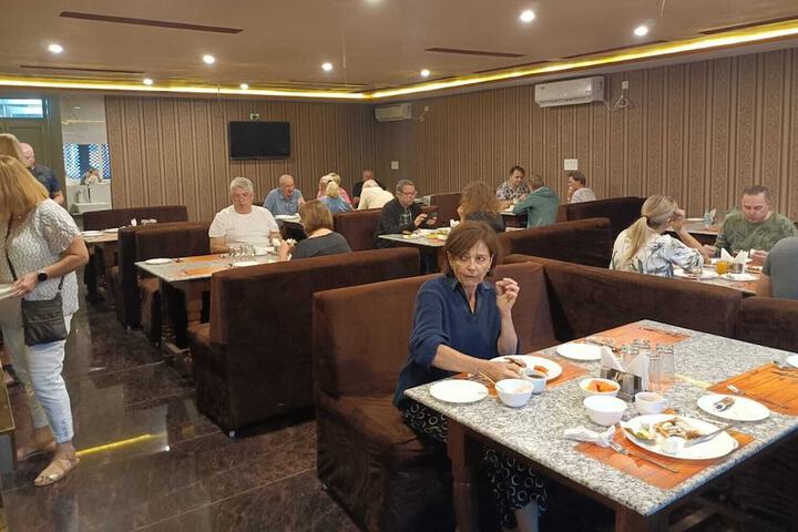 Dining 48 of 91