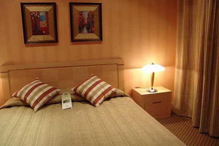 Room 7 of 10
