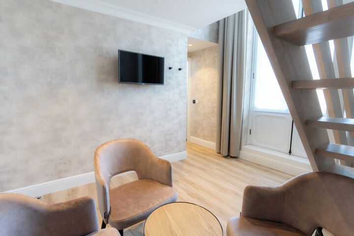 Room 18 of 108