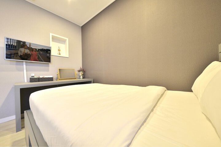 Room 30 of 96