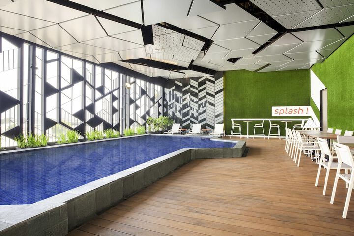 Pool Hotel