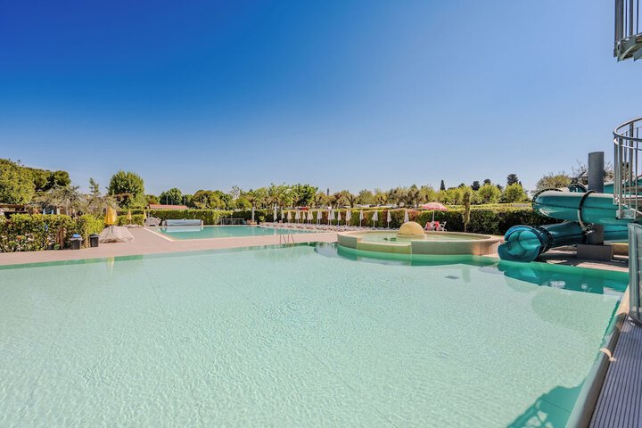 Pool 21 of 58