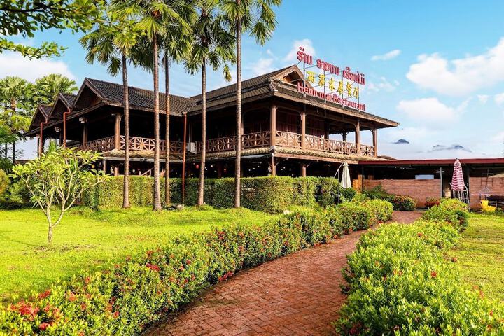 Hotel Exterior 85 of 87