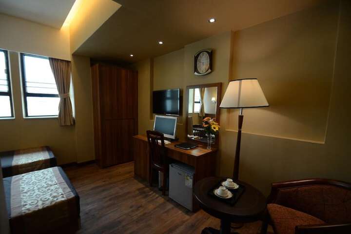 Room 12 of 18