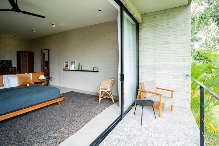 Room 12 of 74