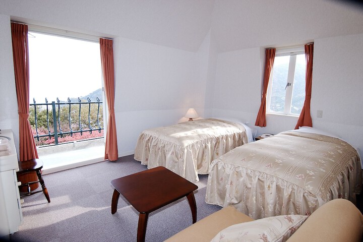 Room 4 of 86