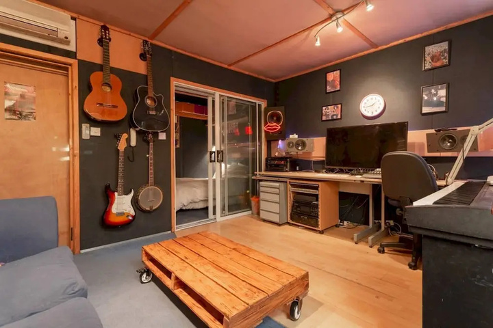 Room 2 of 11