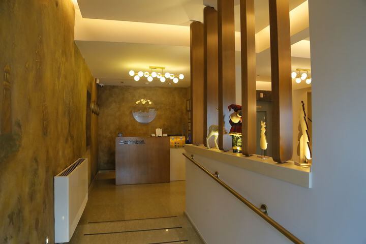 Hotel 2 of 93