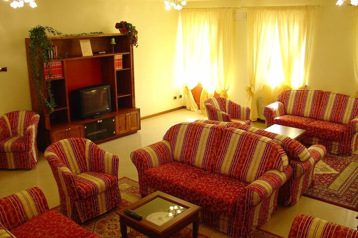 Room 9 of 31