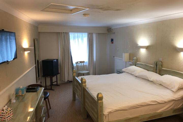 Room 5 of 20