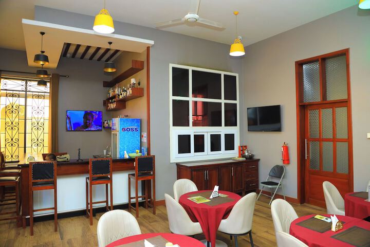 Lounge 56 of 63