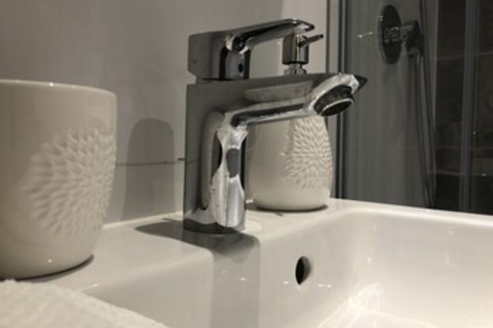 Room 6 of 27