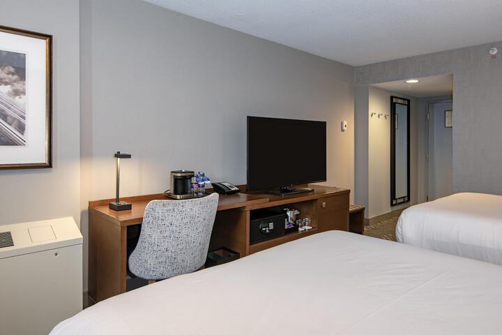 Room 27 of 102