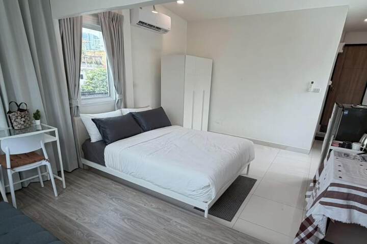 Room 8 of 17