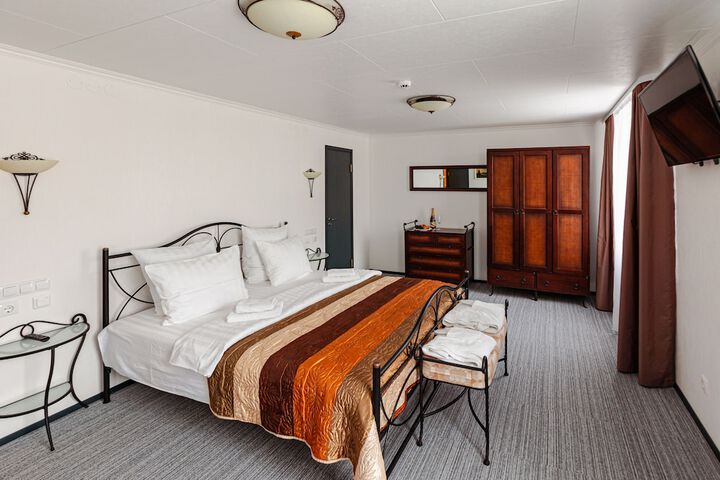 Room 52 of 82