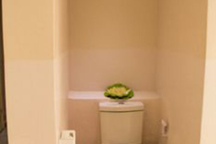 Room 6 of 77