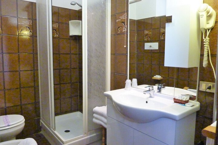 Room 20 of 35