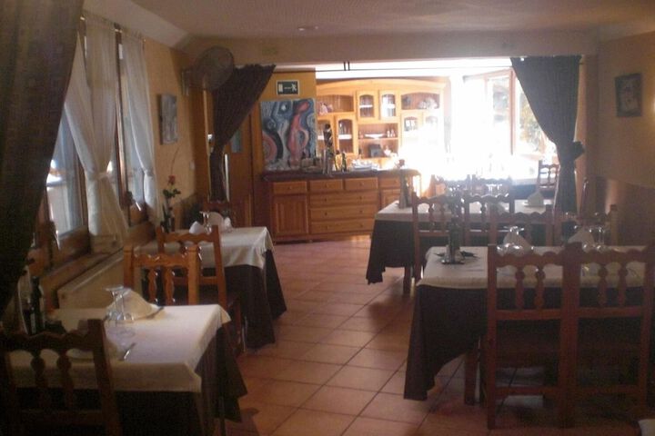 Dining 40 of 57