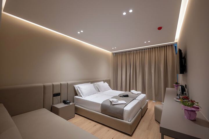 Room 26 of 76