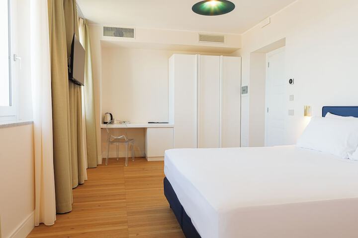 Room 26 of 129