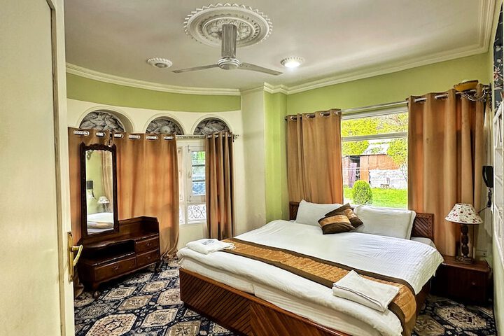 Room 9 of 20