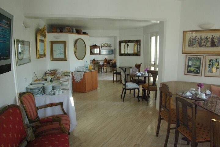Breakfast/Coffee Service 12 of 26