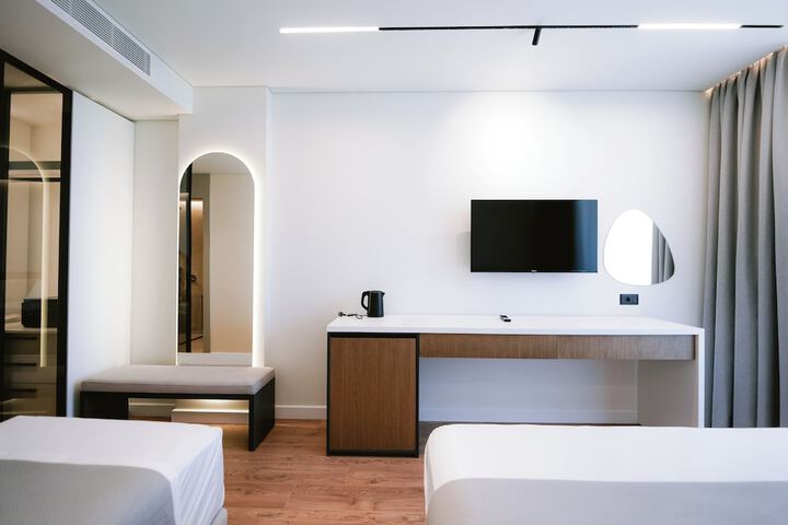 Room 9 of 50