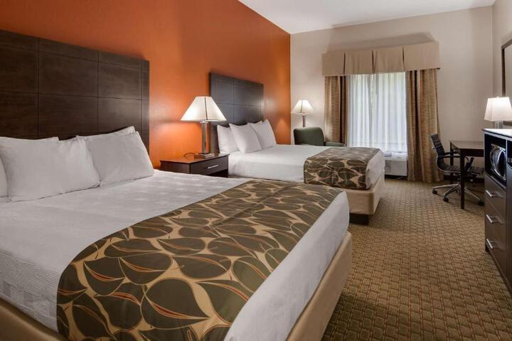 1 Queen Bed Microwave and Refrigerator WiFi Flat Screen HDTV Work Desk Full Break (4 of 13)