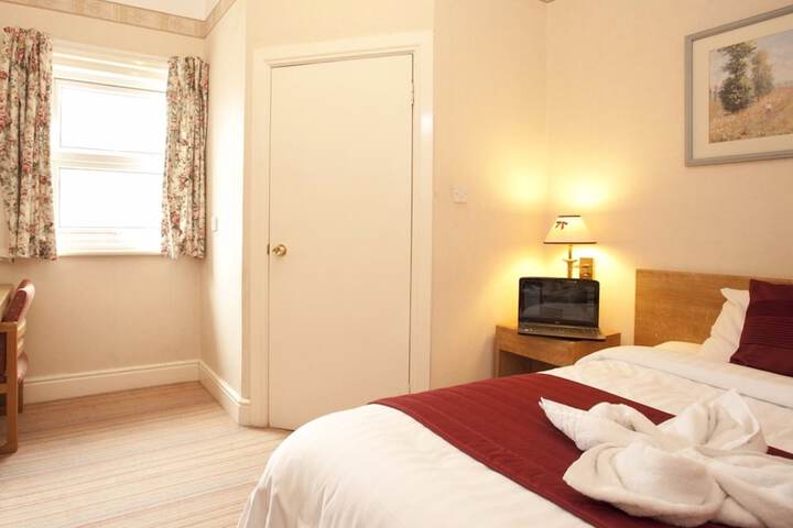 Room 2 of 44