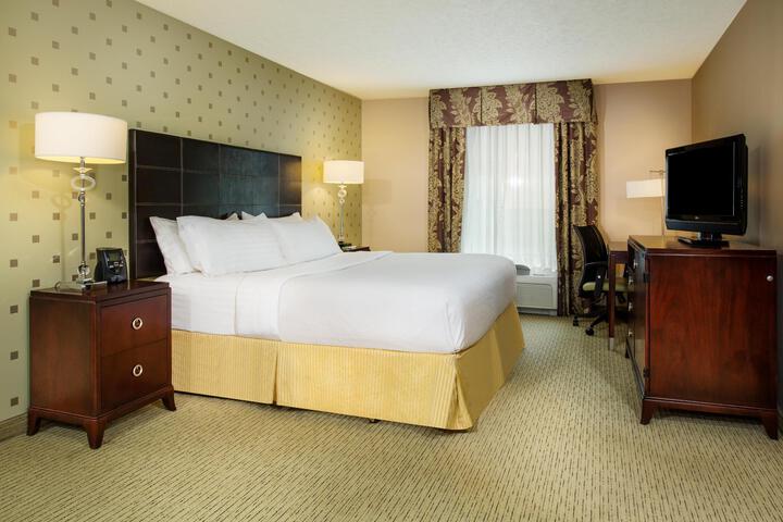 Standard Room, King or Two Doubles (1 of 2)