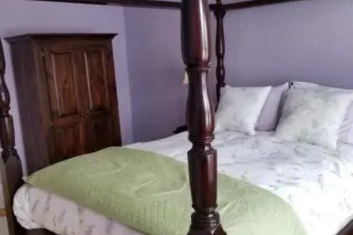 Room 4 of 16
