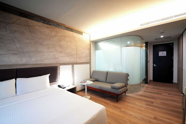 Room 28 of 155