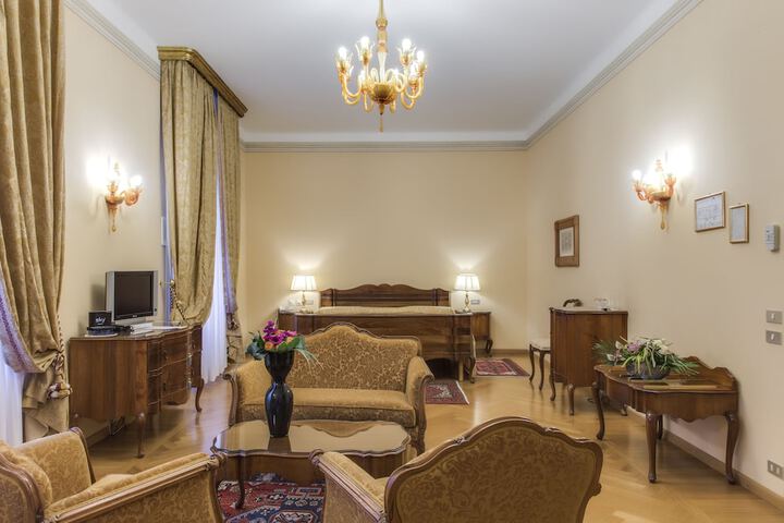 Room 6 of 22