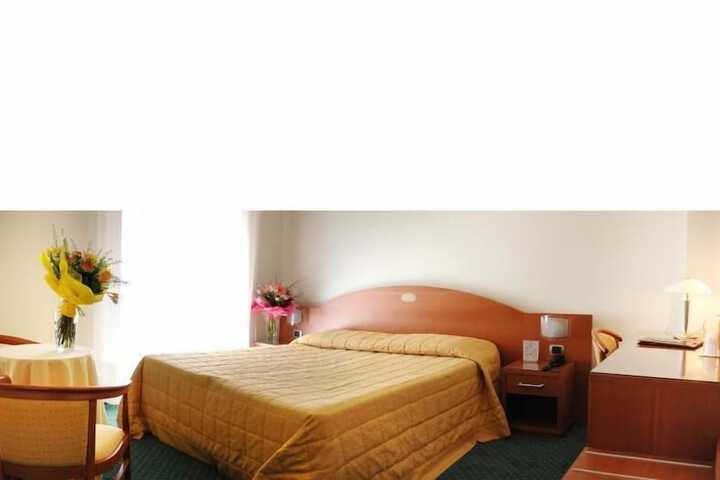Room 9 of 62