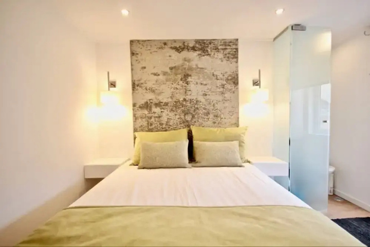 Room 4 of 13