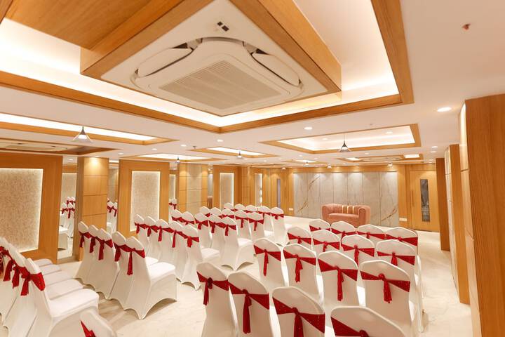 Ballroom/Hall 27 of 29